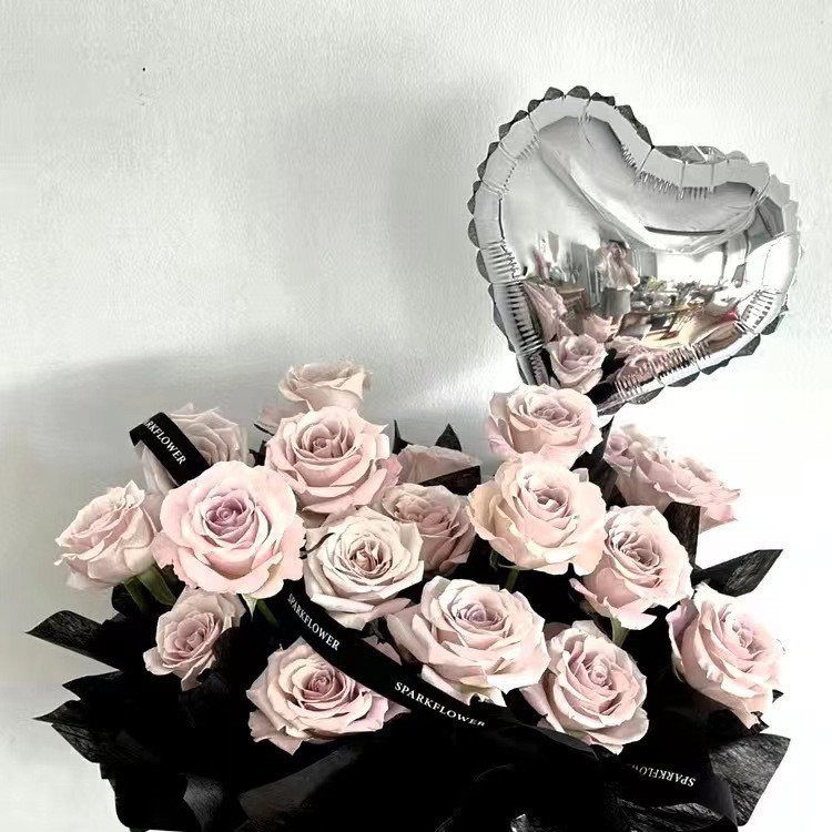 18寸爱心铝膜气球婚庆婚房布置七夕情人节派对飘空爱心气球批发详情5