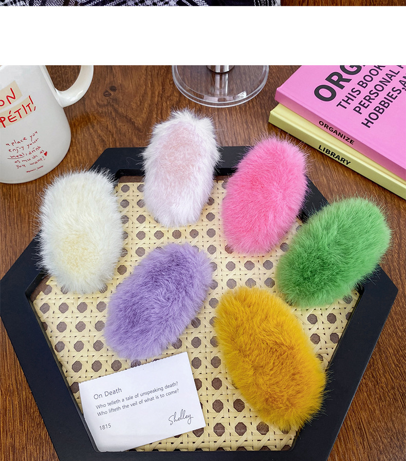 The new autumn and winter trendy plush Mang dog BB hair clip, with a sweet and elegant side bangs clip and a furry hair clip accessory for women pic 9
