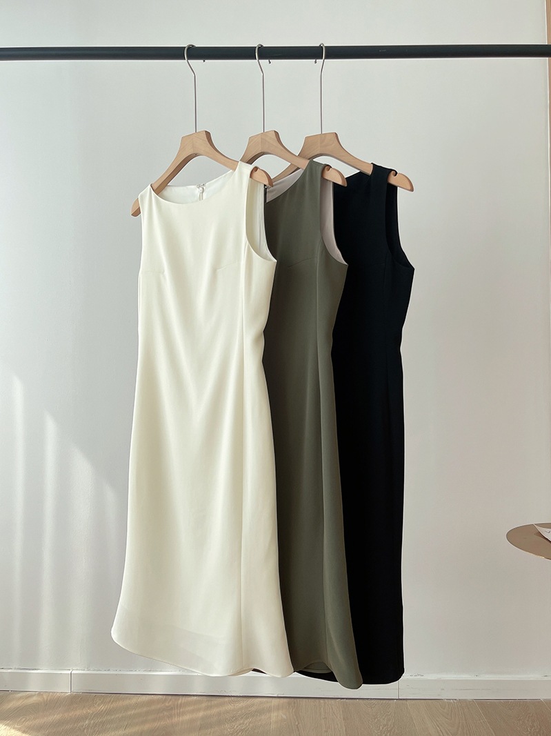 The*y acetate dress for spring and summer is a new style, fashionable and high-end sleeveless fishtail dress pic 1