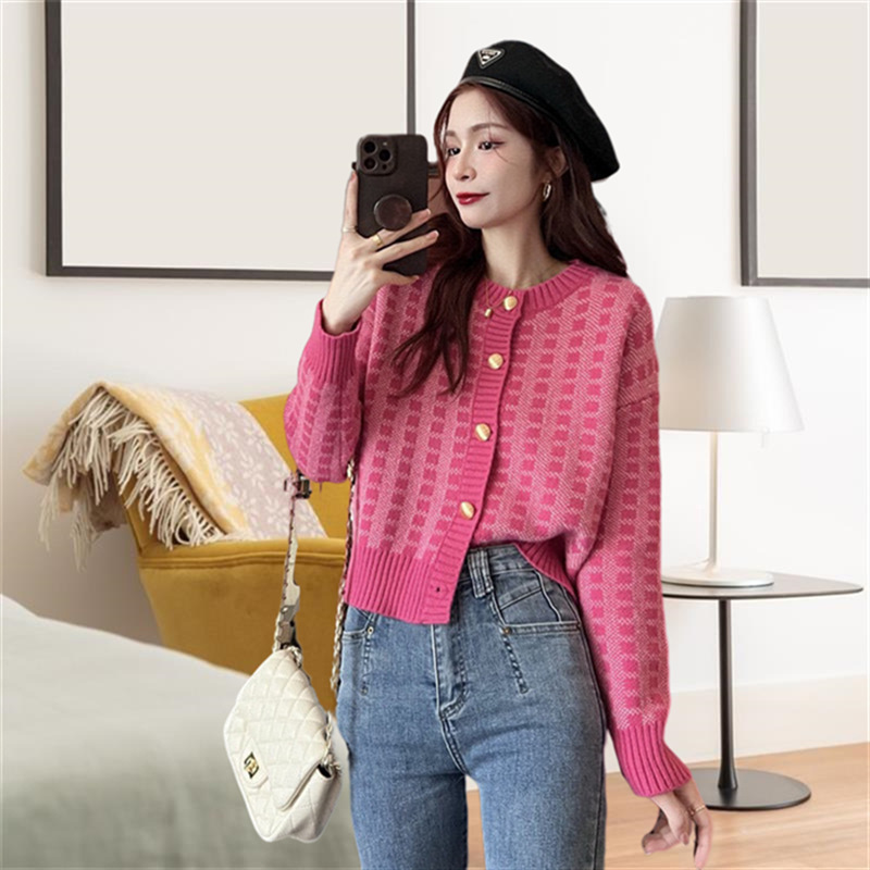 In the early spring and autumn of 2026, there are new styles of knitted sweaters, pink checkered loose, slimming, cute and fashionable cardigan coats for women pic 8
