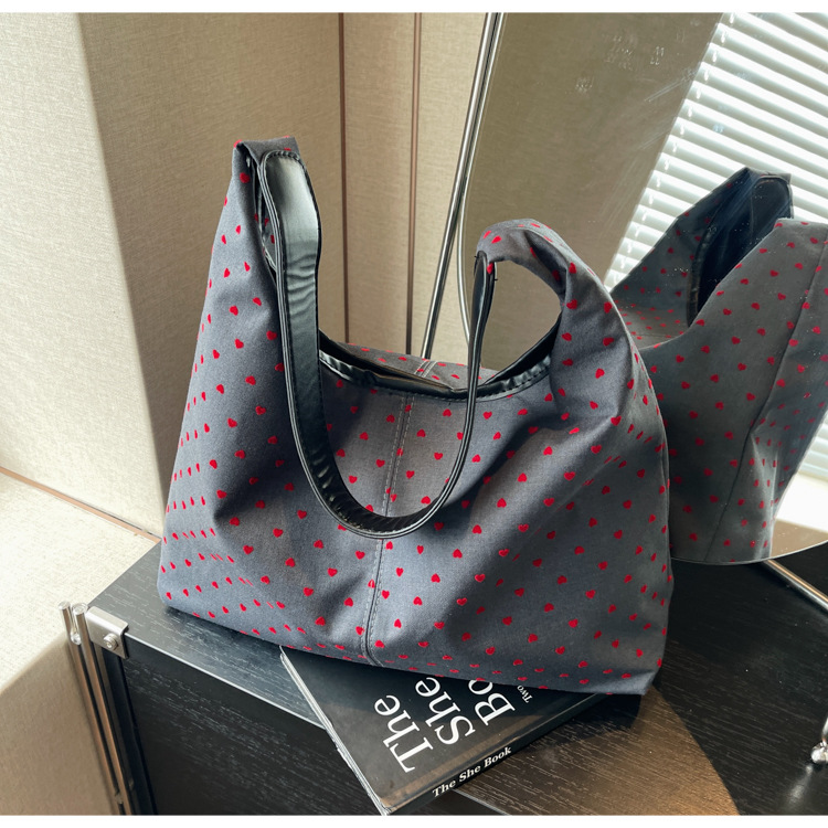 通勤大容量女包新款流行波点单肩包时尚百搭托特水桶包都市斜挎包详情20