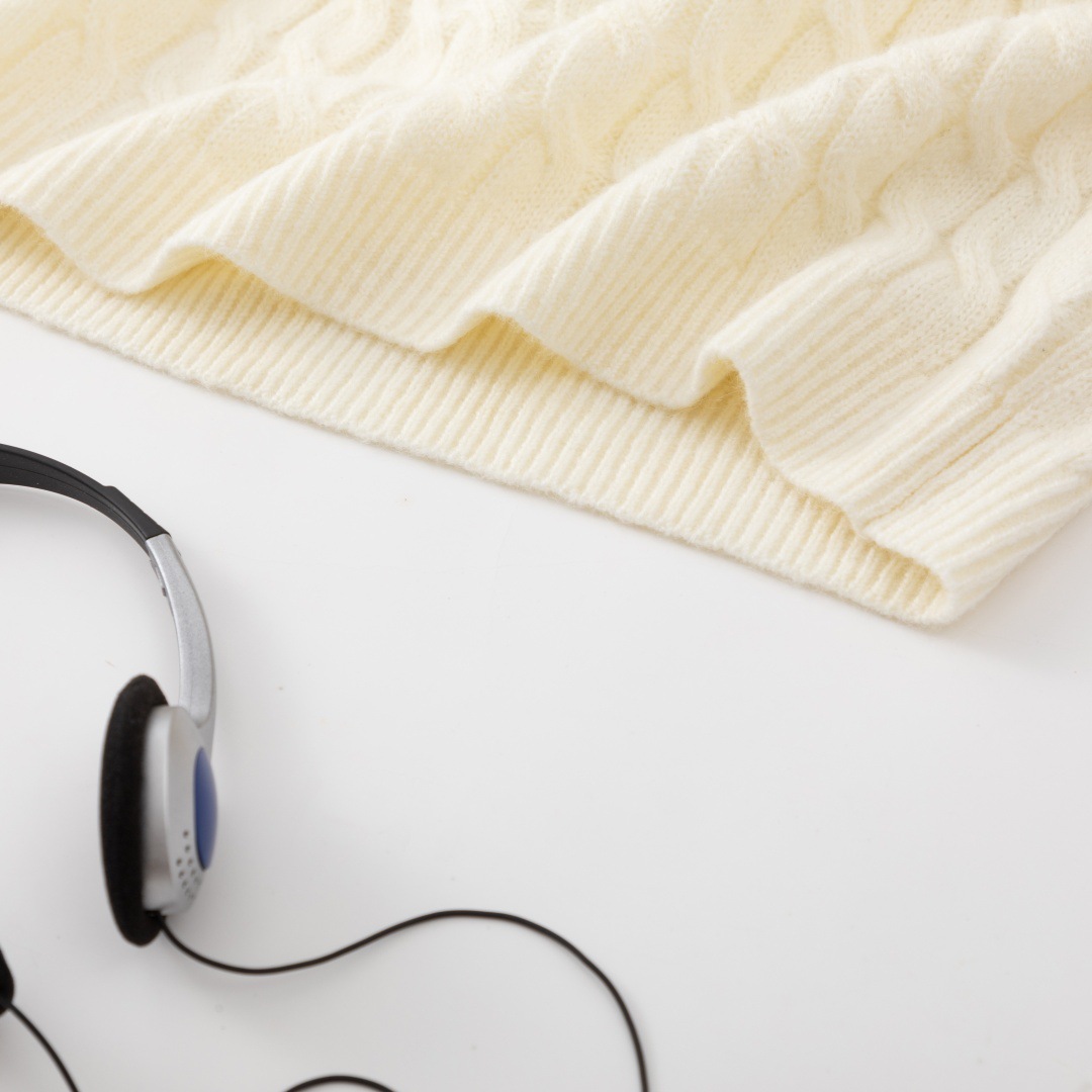 Women's braided pullover sweater, high-waisted short knitted sweater, retro braided loose, versatile and laid-back style for autumn and winter pic 10