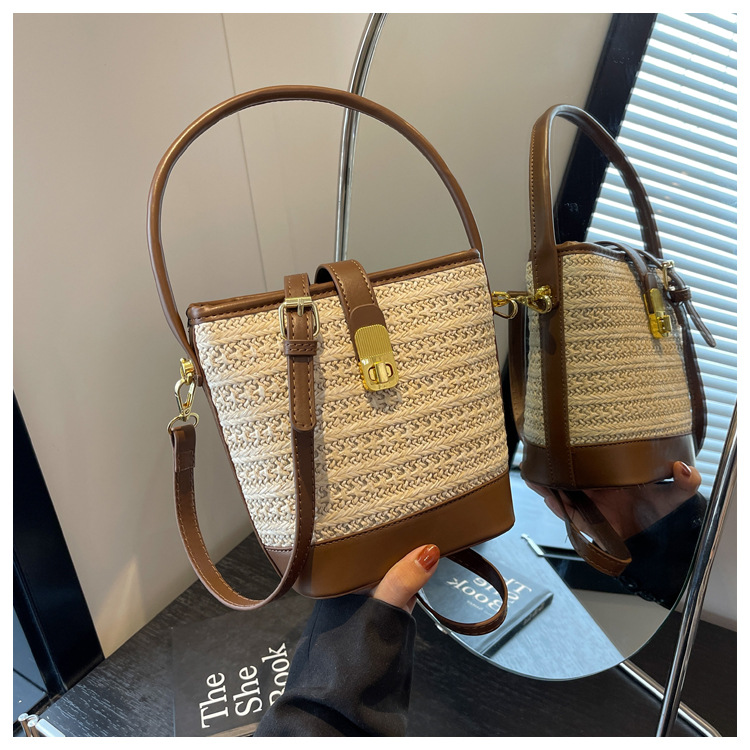时尚手提编织包包女2023新款高级质感草编包单肩斜挎包休闲水桶包详情22