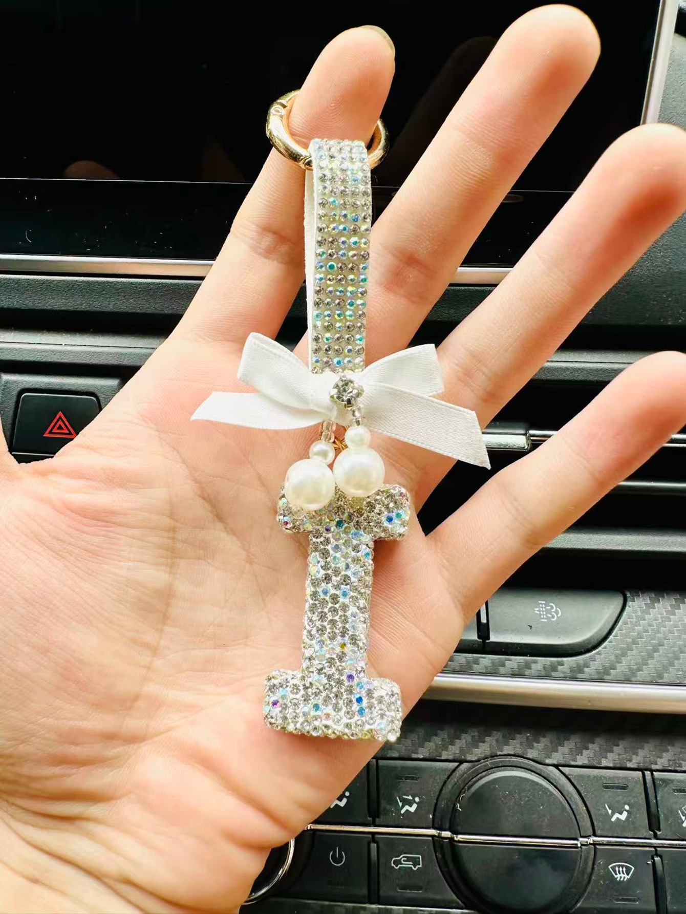 创意陶泥满钻蝴蝶结英文字母钥匙扣包包挂件汽车摆件字母装饰品详情1
