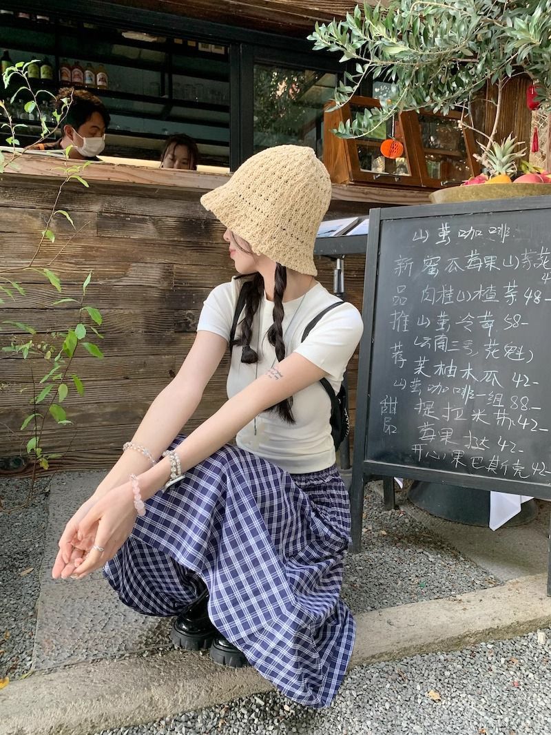 a two-piece blue checkered skirt for women with a French summer style, a strapless vest dress and an A-line umbrella skirt pic 4