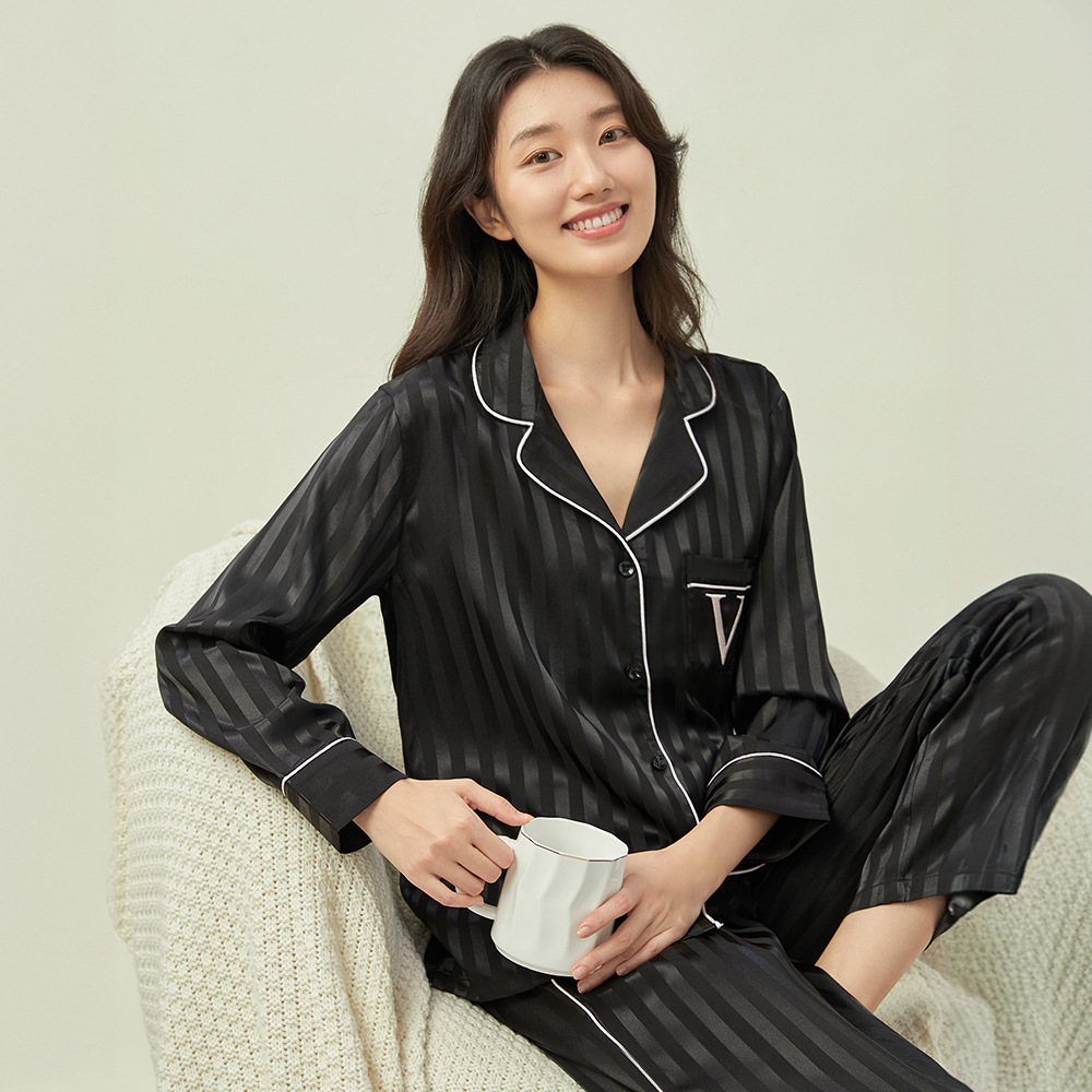 The new Spring/Summer 2024 shiny striped home wear, ice silk pajamas for women and ж a м a set are in stock pic 17
