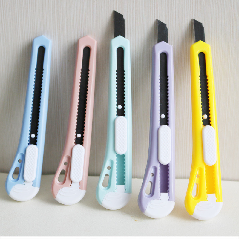 小号美工刀壁纸刀裁纸刀拆箱快递刀开箱器文具刀子介刀刀片迷你刀详情20