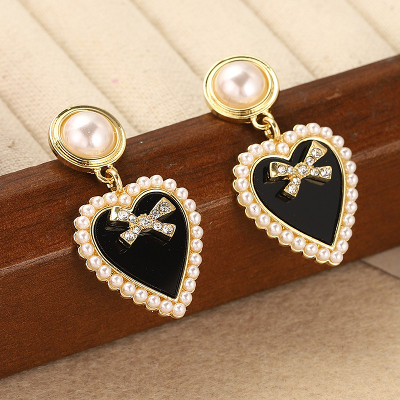 Pearl heart-shaped earrings with a light luxury and high-end feel, versatile and niche bow stud tassel earrings for women in the new summer of 2024 pic 20