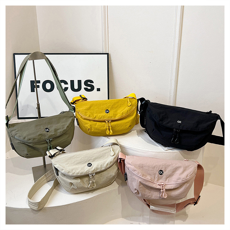 包包女高级感单肩布包小众百搭斜挎女包日系新款外出休闲化妆小包详情6