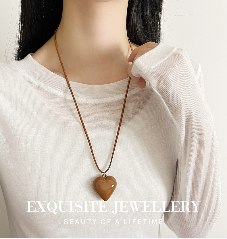 韩国博主同款爱心吊坠项链女长款皮绳可调节毛衣链高级感卫衣配饰详情1