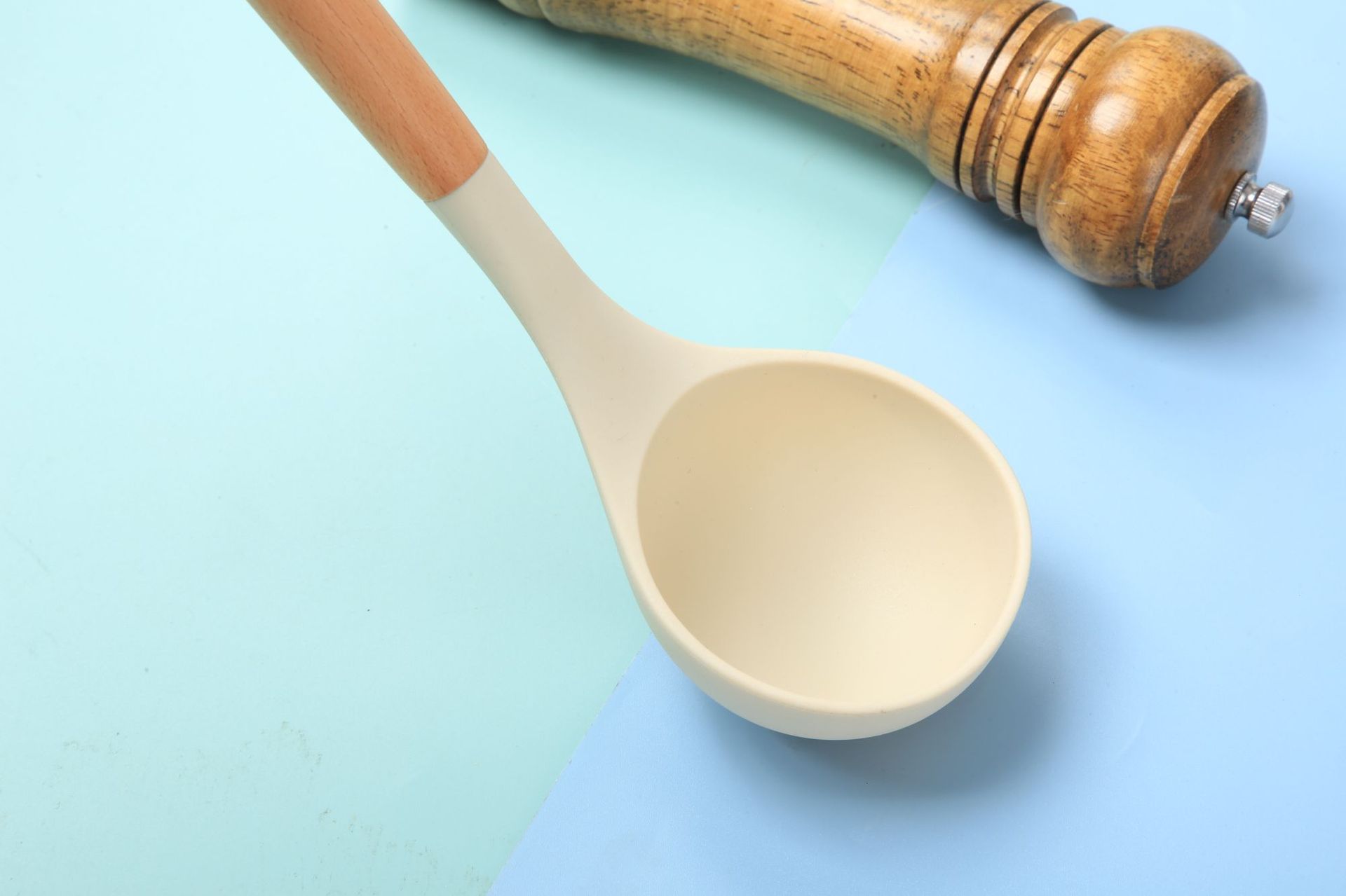 厂家直供木柄硅胶厨具家用烹饪铲勺不粘锅炒菜铲子防烫耐高温汤勺详情4