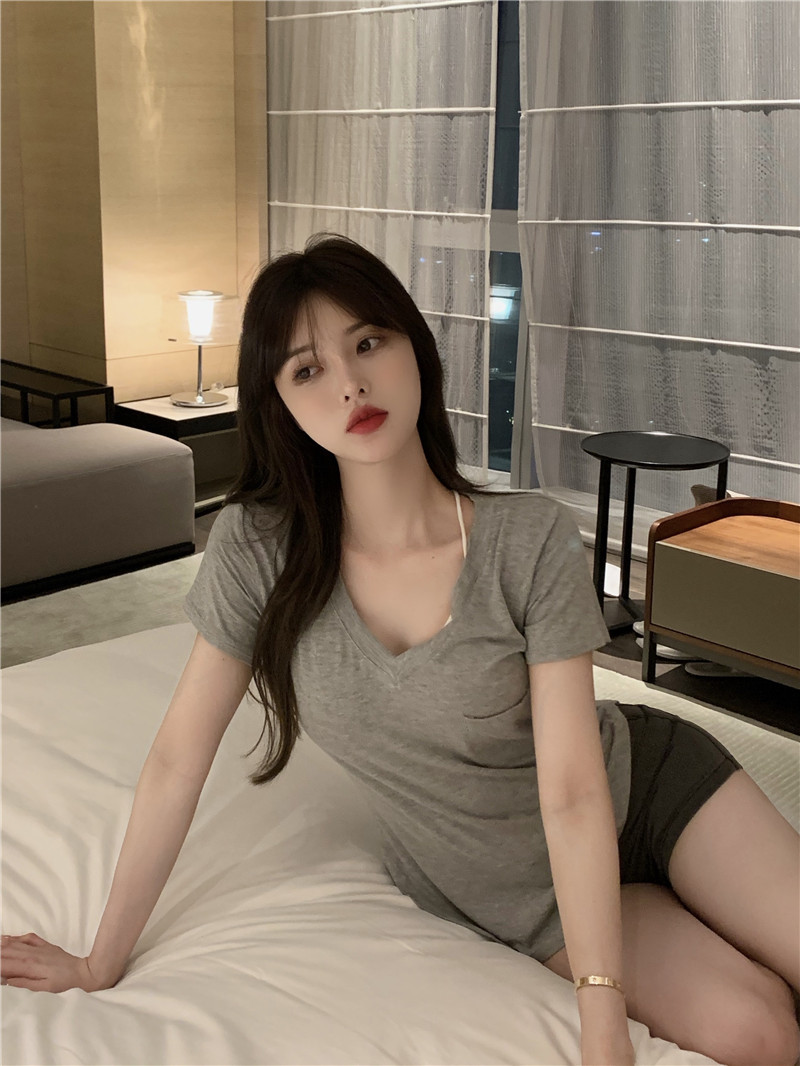 T恤女2024夏季新款v领设计感内搭打底衫不规则辣妹欲风短袖上衣详情11