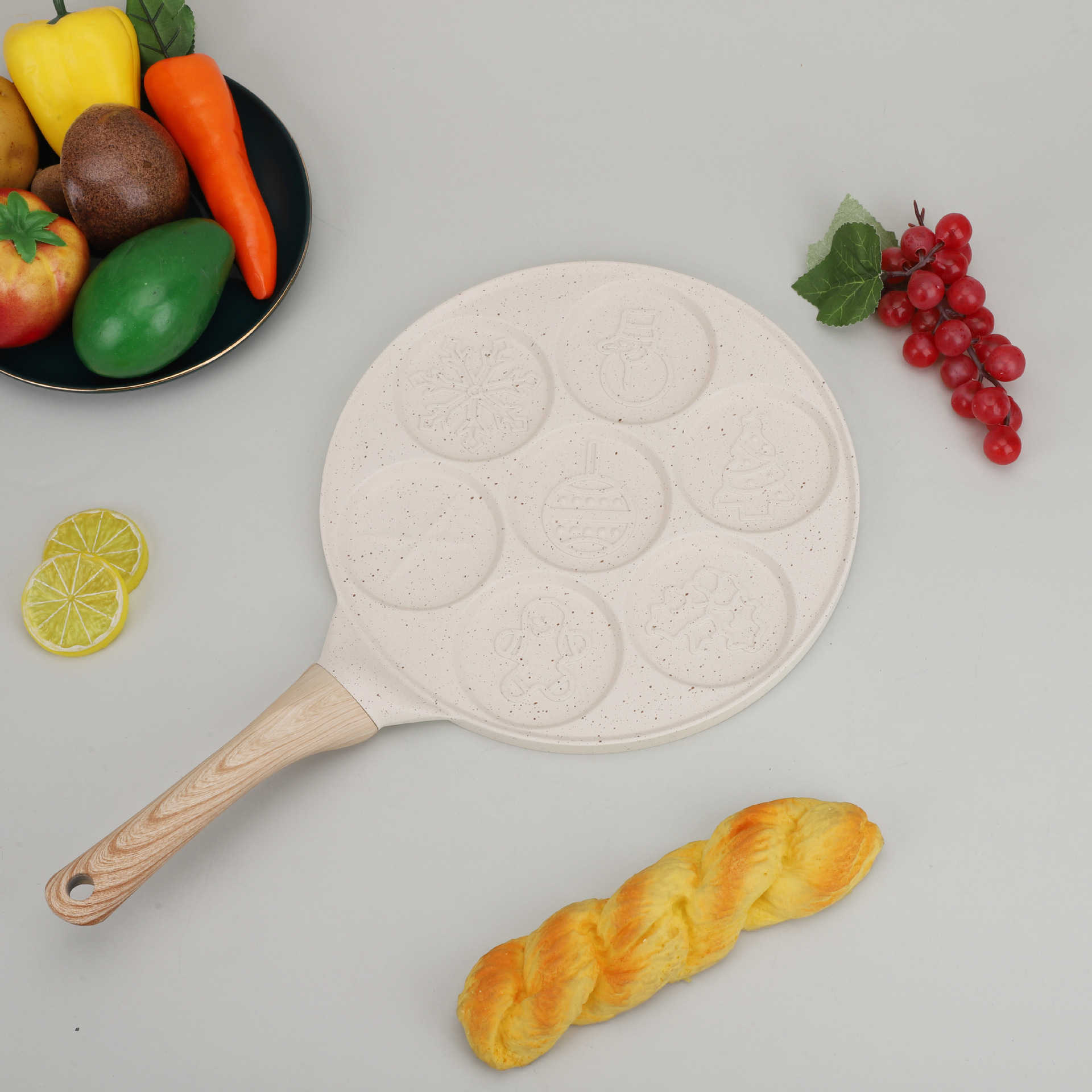 亚马逊披萨烘焙圆形不粘烤盘跨境热销七孔圣诞雪人系列DIY批发详情6