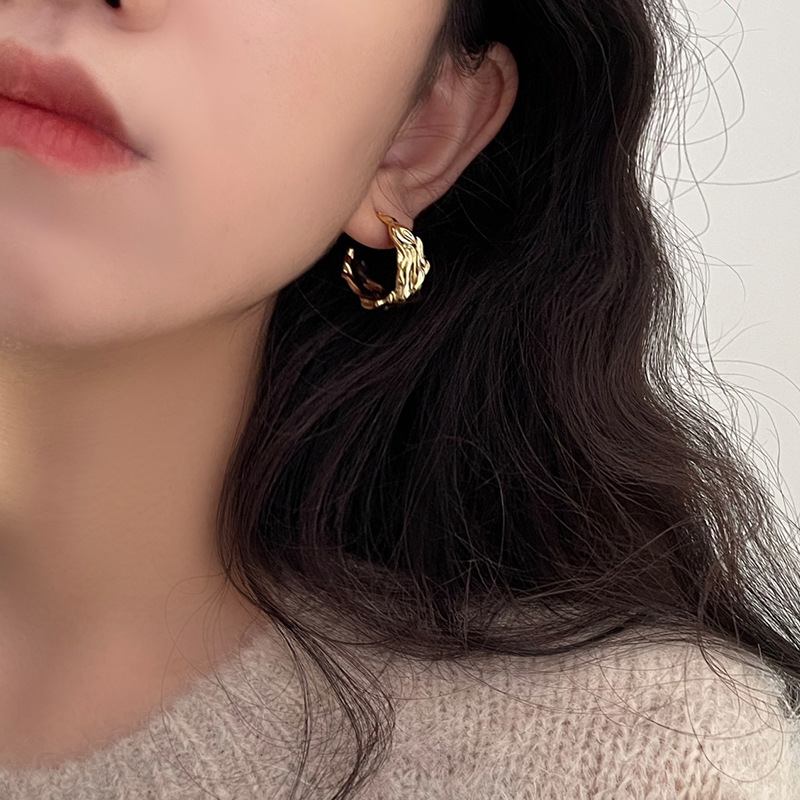 European and American niche light luxury earrings, with a high-end design sense, lava pattern, fashionable and cold style, stud earrings, versatile and elegant earrings pic 7