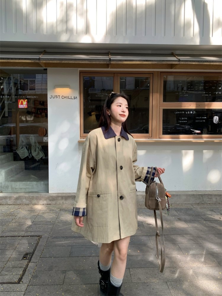 秋日巴塞尔 设计感翻领短款风衣女秋季宽松格纹拼接外套详情5