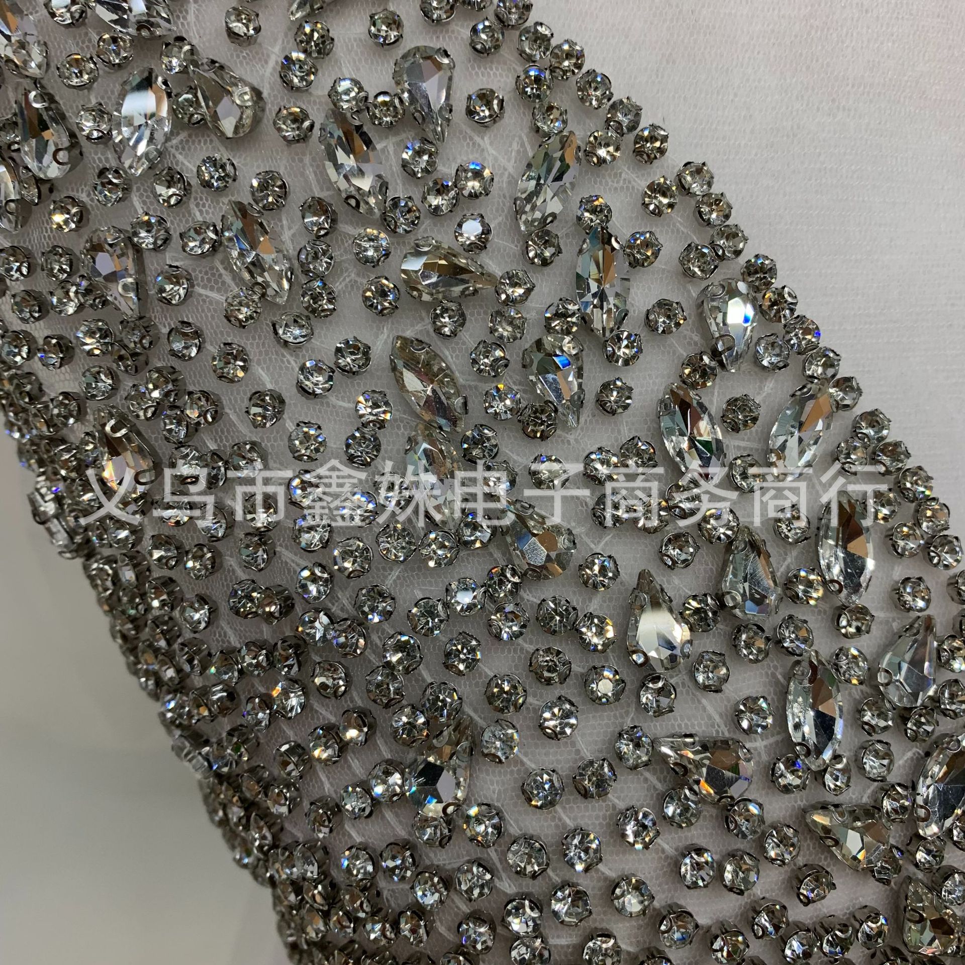 Factory wholesale deep V-neck dresses, wedding gowns, catwalk shows, hosting coming-of-age ceremonies, banquets, dance gowns, heavy stitch beaded fabric pic 3