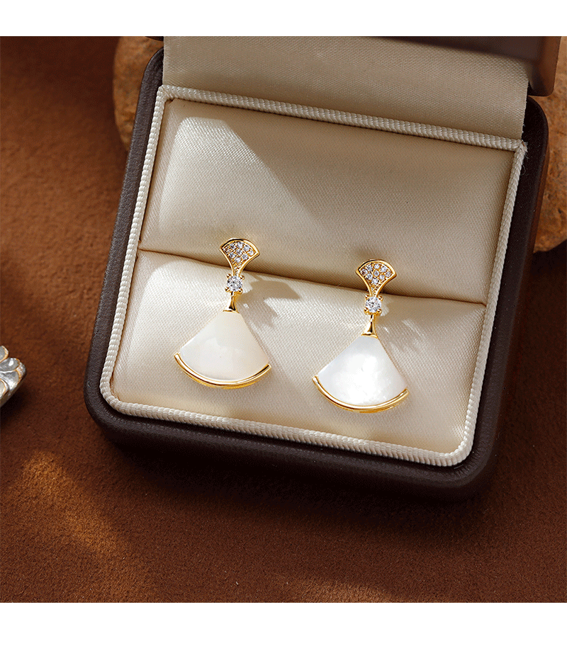 Hyacinth francés fresco suave abanico de conchas pendientes con diamantes moda ligera extravagancia simplicidad diseño de nicho sentido de múltiples accesorios de oído pic 2
