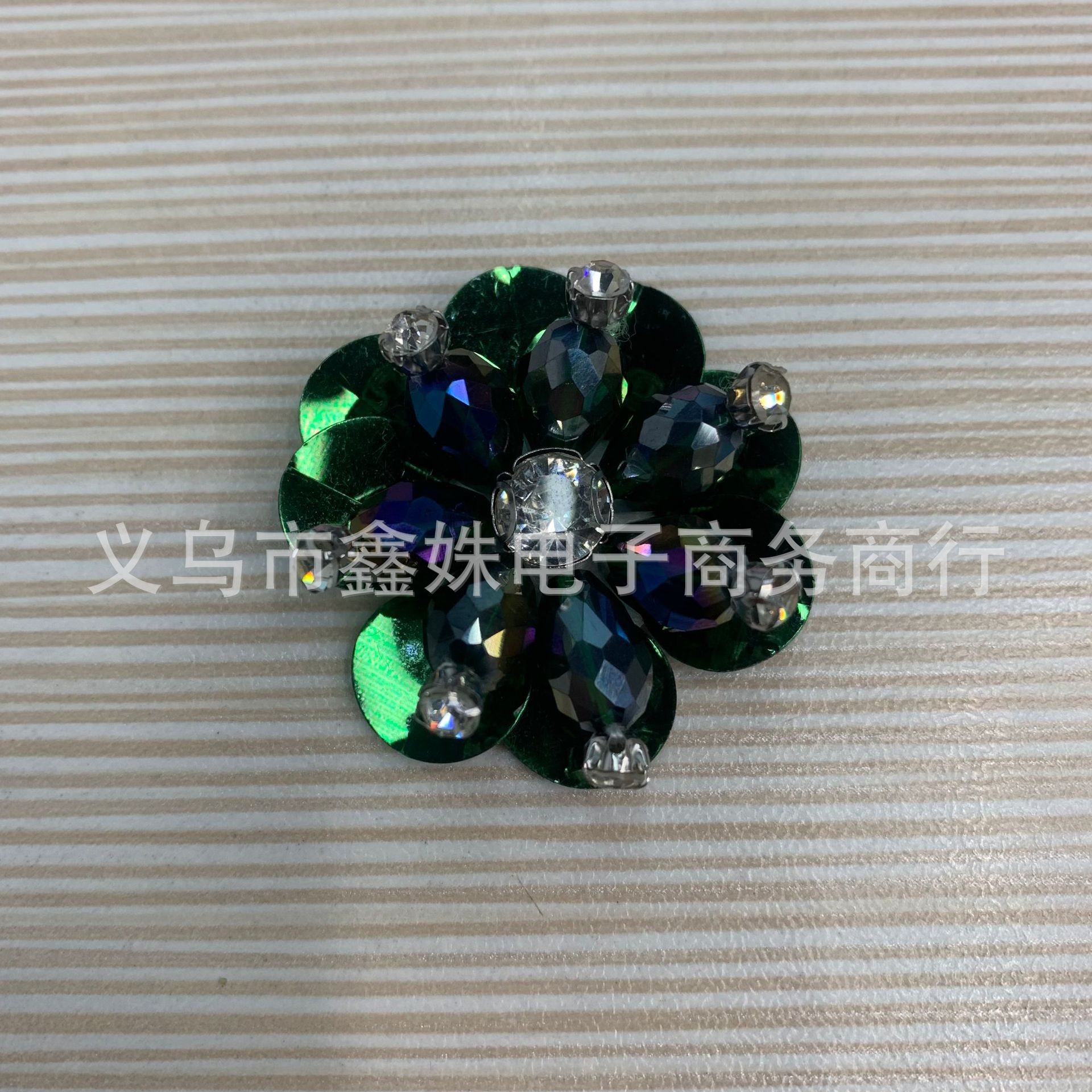 Камелия из гирлянды, гвозди с бусами, аксессуары DIY pic 5