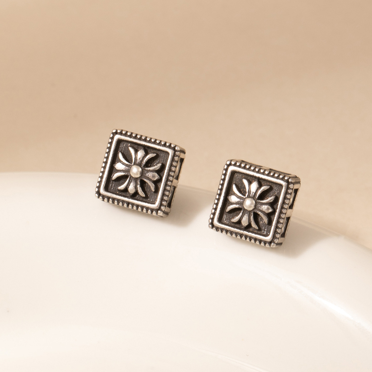 Aged Croton cross zircon square stud earrings for women, sweet, cool, neutral style, unique, fashionable and versatile earrings and earrings pic 6