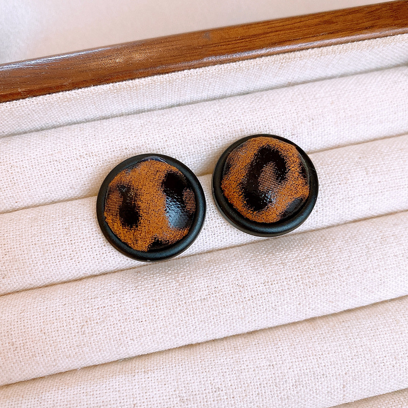 银针跨境复古皮革豹纹圆形耳钉欧美潮流高级感耳环时尚美拉德耳饰详情3