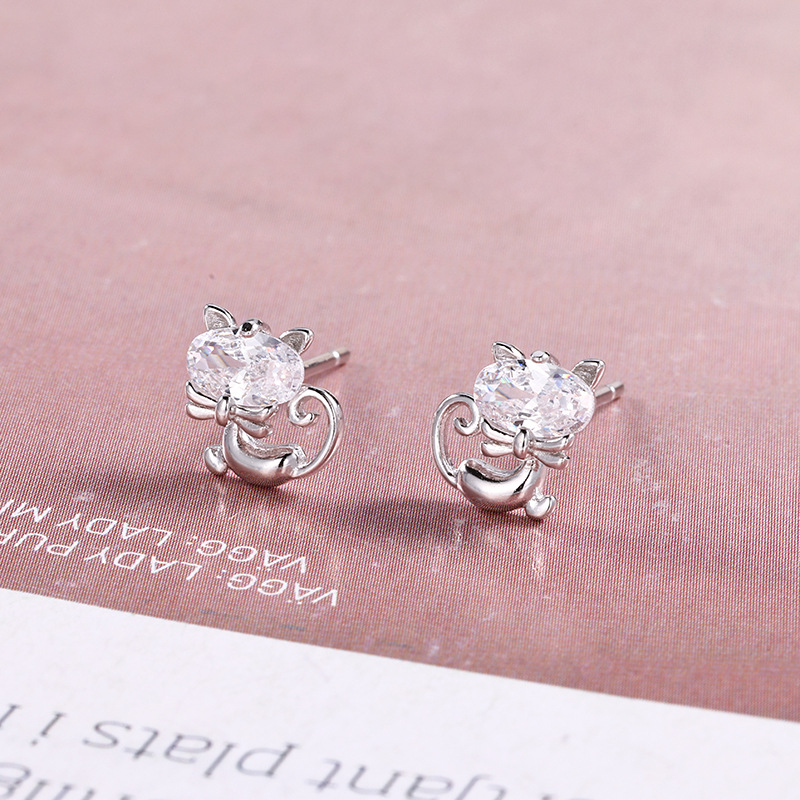Zhuoheng Select s925 sterling silver Maneki Neko stylish Earrings with a unique and high-end feel, light luxury and compact pic 3