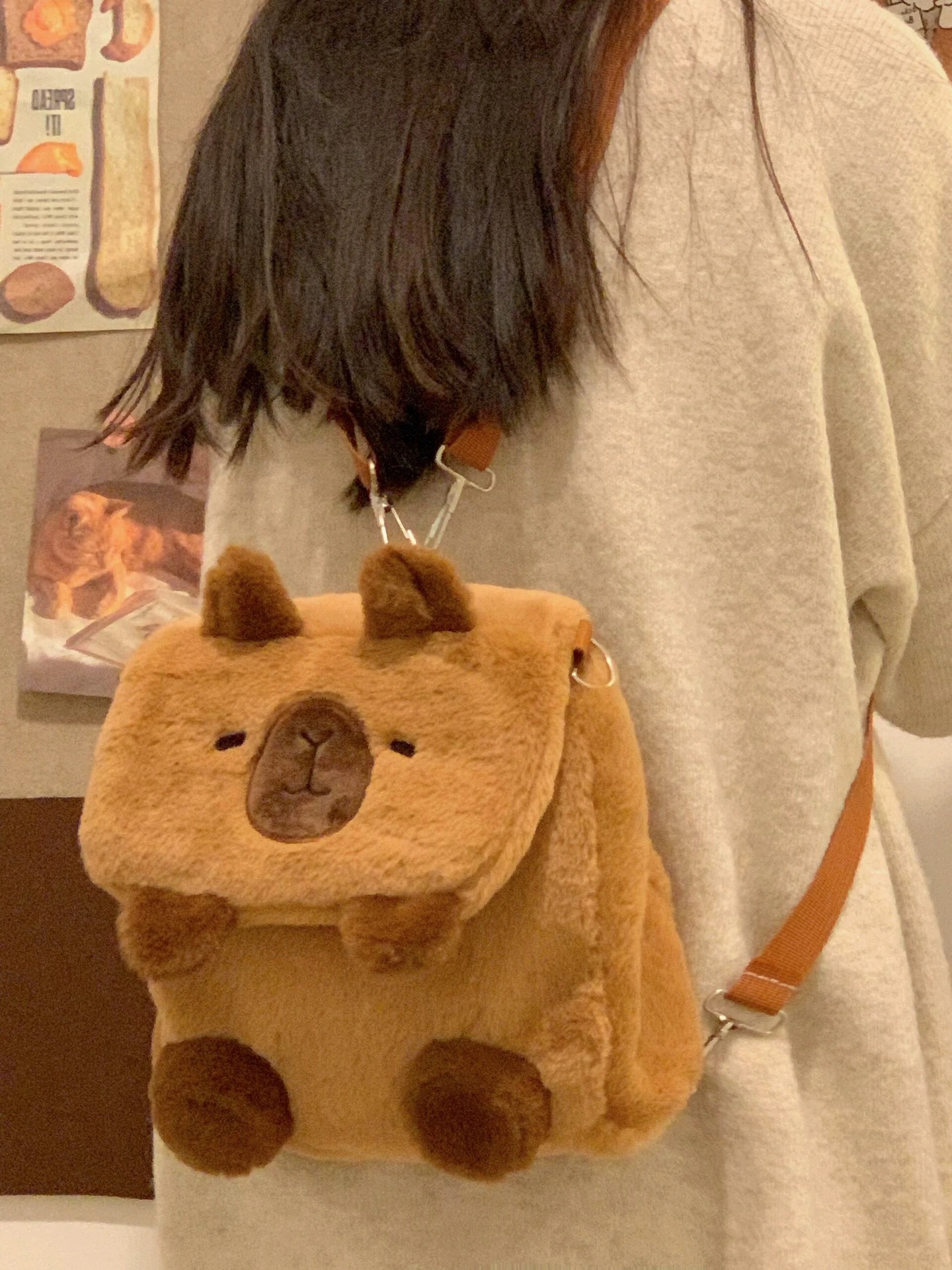 卡皮巴拉包包女款毛绒可爱百搭卡通水豚大学生斜挎包双肩包单肩包详情3