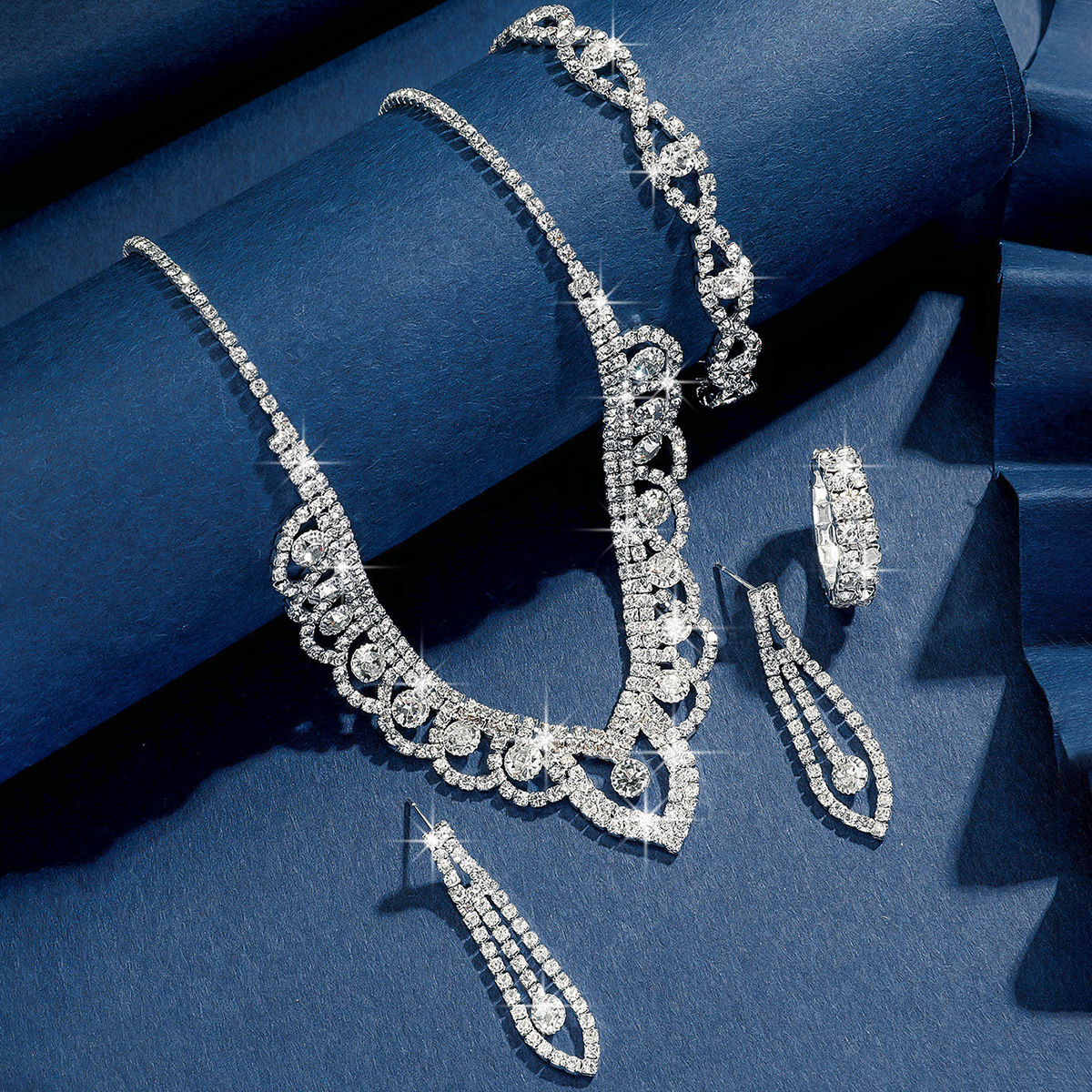 欧美创意新款饰品配饰女新娘首饰套装高档水晶镶钻项链耳环三件套详情4