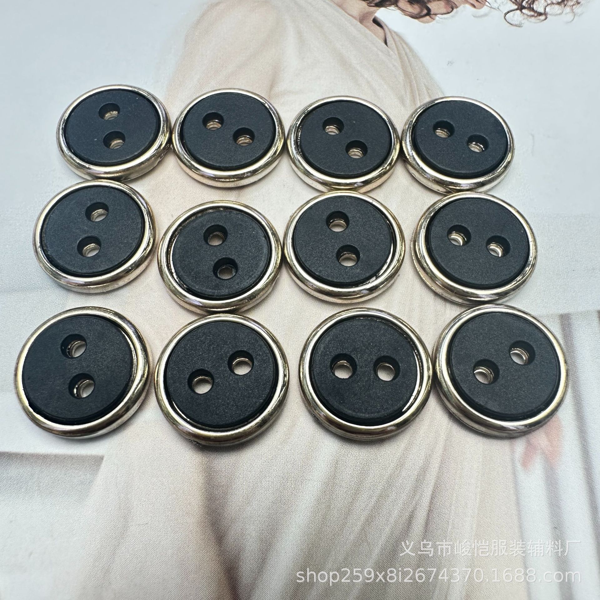 Resin button wrapped copper pearlescent true corrugated button, high-end shirt T-shirt, four-eye and two-eye small button manufacturer in stock pic 11