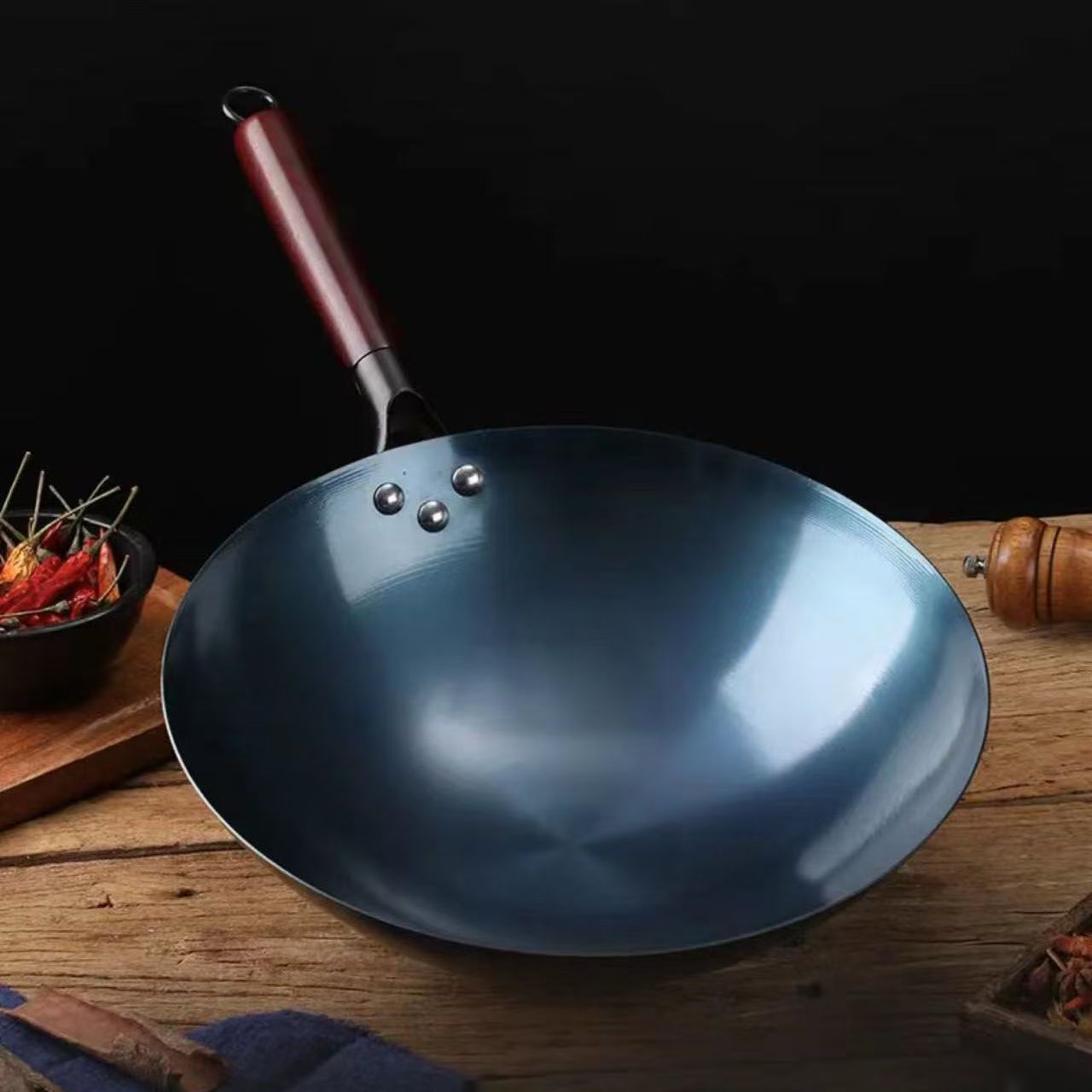 烤蓝老式铁锅无涂层圆底锅具煤气灶开锅熟铁锅榉木不粘锅炒菜铁锅详情2