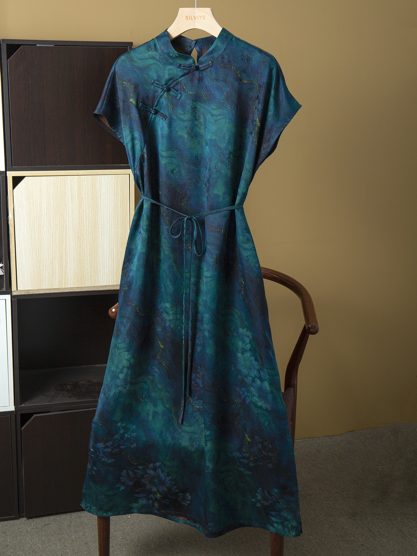 真丝香云纱改良旗袍连衣裙女100桑蚕丝立领收腰短袖长裙夏新款详情2