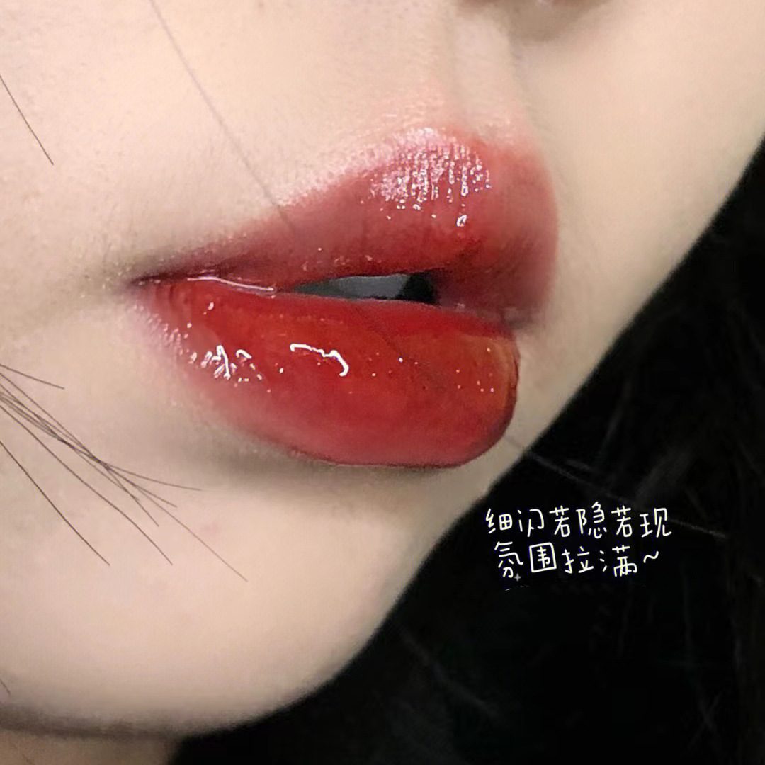 Capo Vini Cotton Candy Lip Oil moisturizes and hydrates the lips, protects them from dryness and cracking, and features a mirror-like, water-like, transparent glass that makes the lips plump pic 5