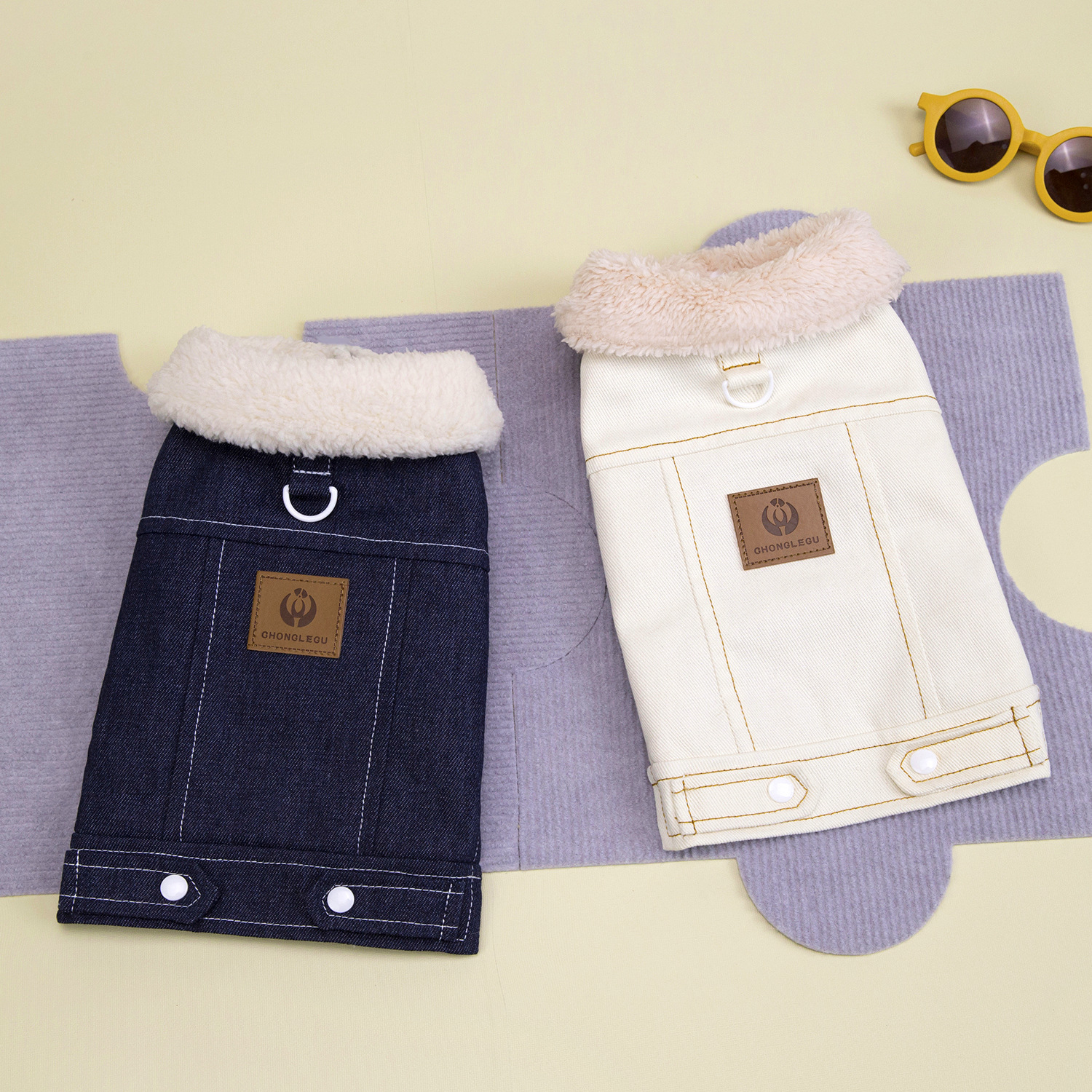 两只穿着外套的小狗宠物服装狗狗衣服宠物服饰新款可爱宠物狗狗衣服详情2