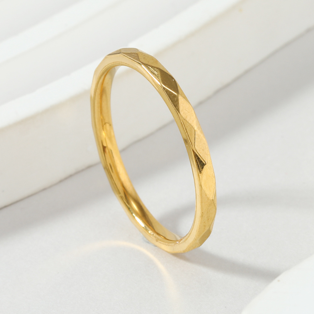 跨境新款钛钢戒指不掉色高级感2mmV形波浪批花菱形戒指冷淡风指环详情4