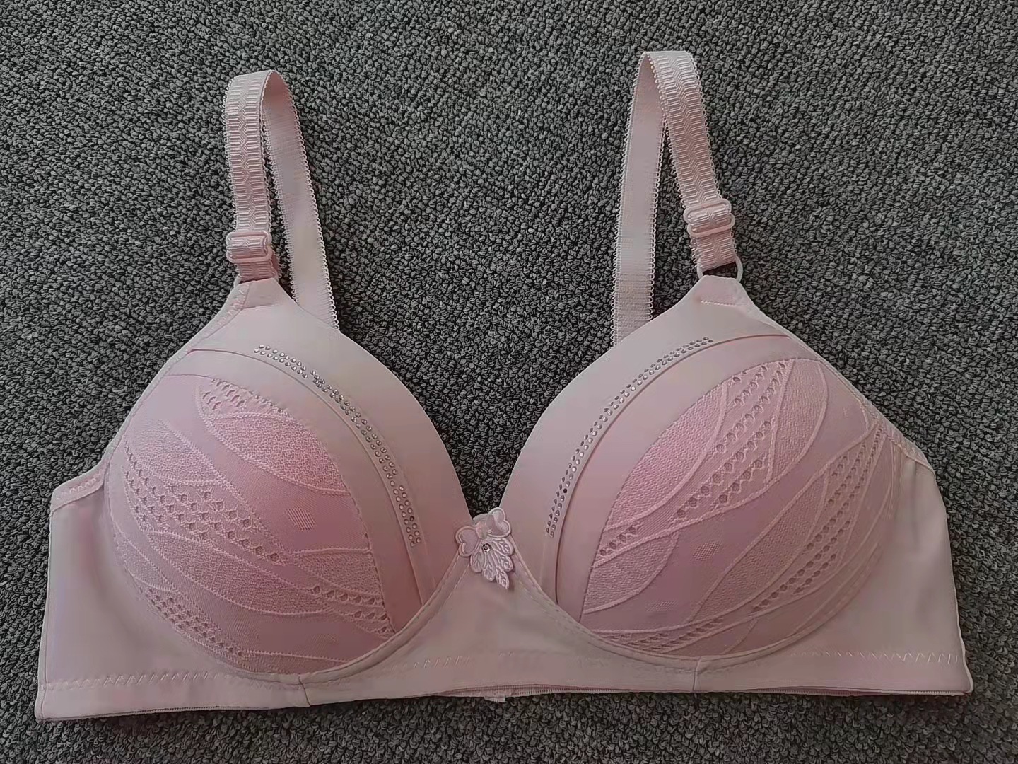 The manufacturer exclusively provides thin, seamless undergarments for women, middle-aged and elderly people, with embossed beads, cut-out and jacquard traditional style bras pic 13