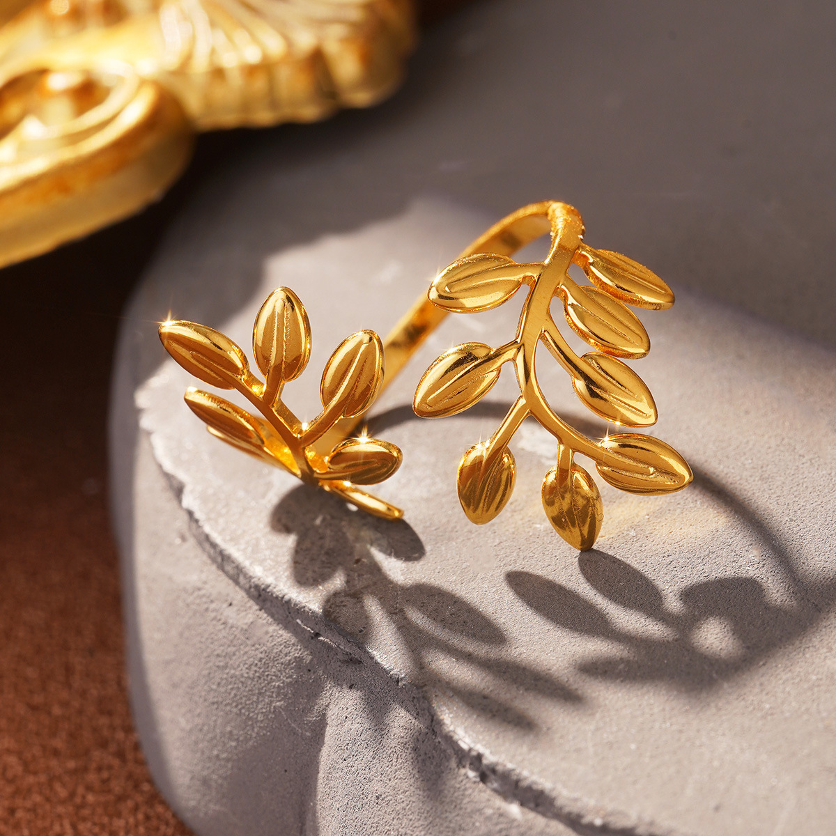 Wholesale of fashionable and versatile titanium steel, stainless steel leaf oval lines, niche and light luxury, adjustable opening rings pic 39