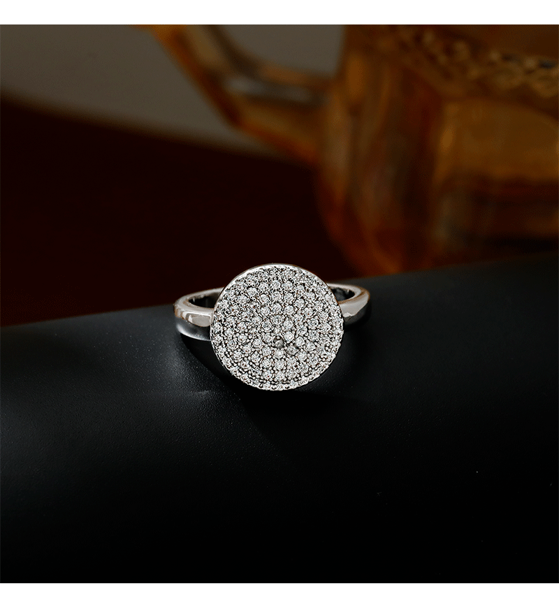 Hyacinth moda europea y americana exquisita incrustada con anillos de disco de diamante para mujeres diseño de nicho temperamento versátil redondo de alta calidad anillo de sentido pic 7