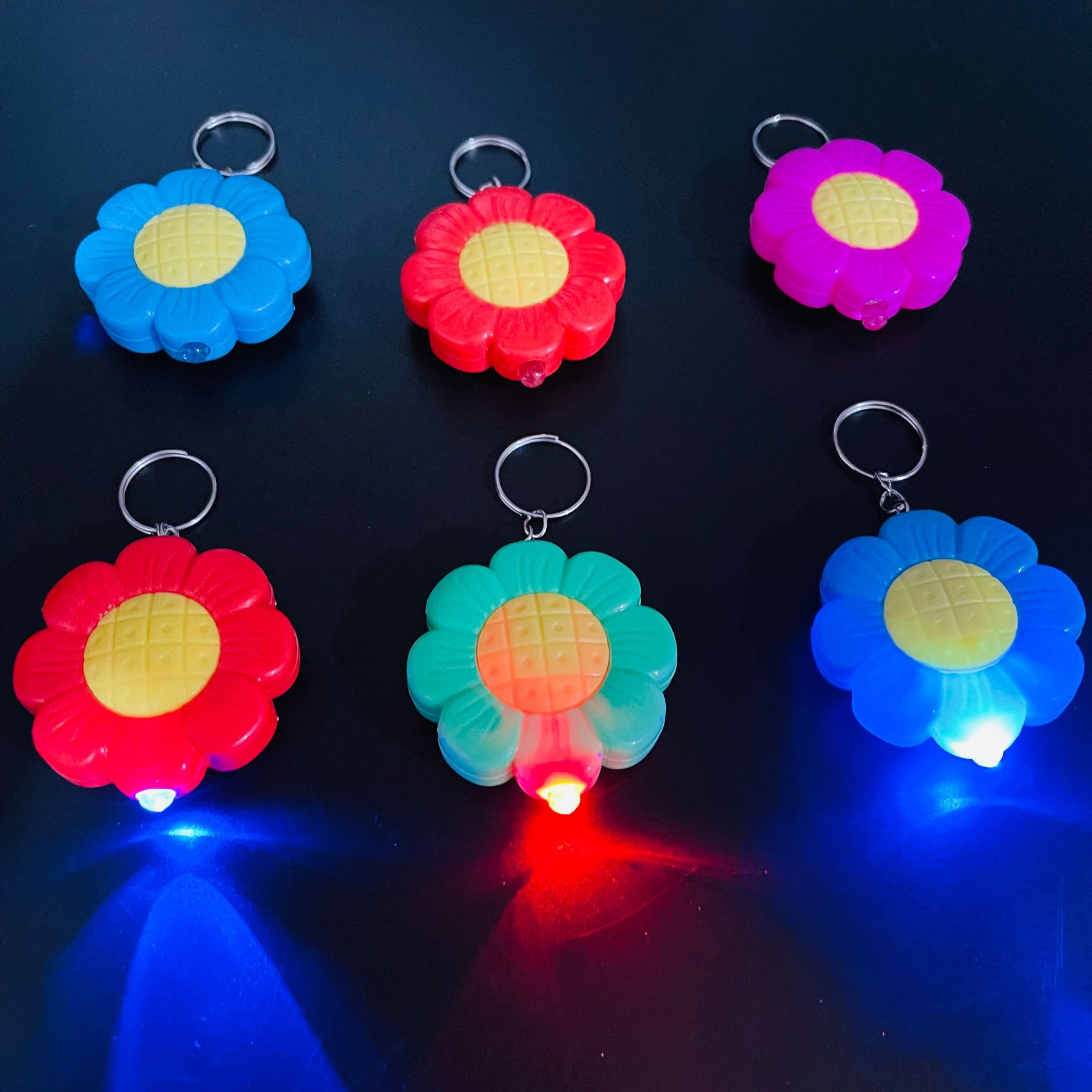 【 Zone 1-11 】 Flower Keychain Light 12/ pack 2400/ piece Keychain light Sunflower Night Light Luminous Pendant Street stall supply 1 yuan 2 yuan Wholesale Gift supply wholesale pic 5