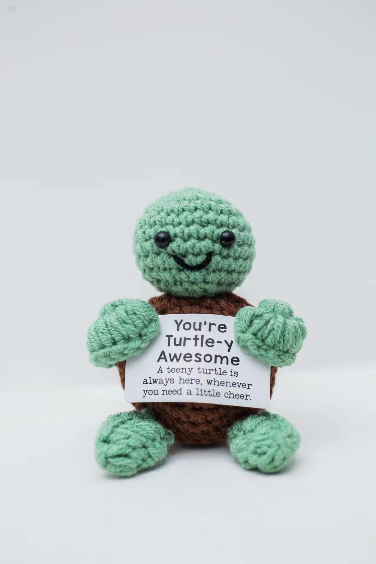 Handmade crocheted woolen plush toy, creative display piece, cute and positive energy, little cat, little turtle, beer mug hanging decoration, cartoon style pic 3