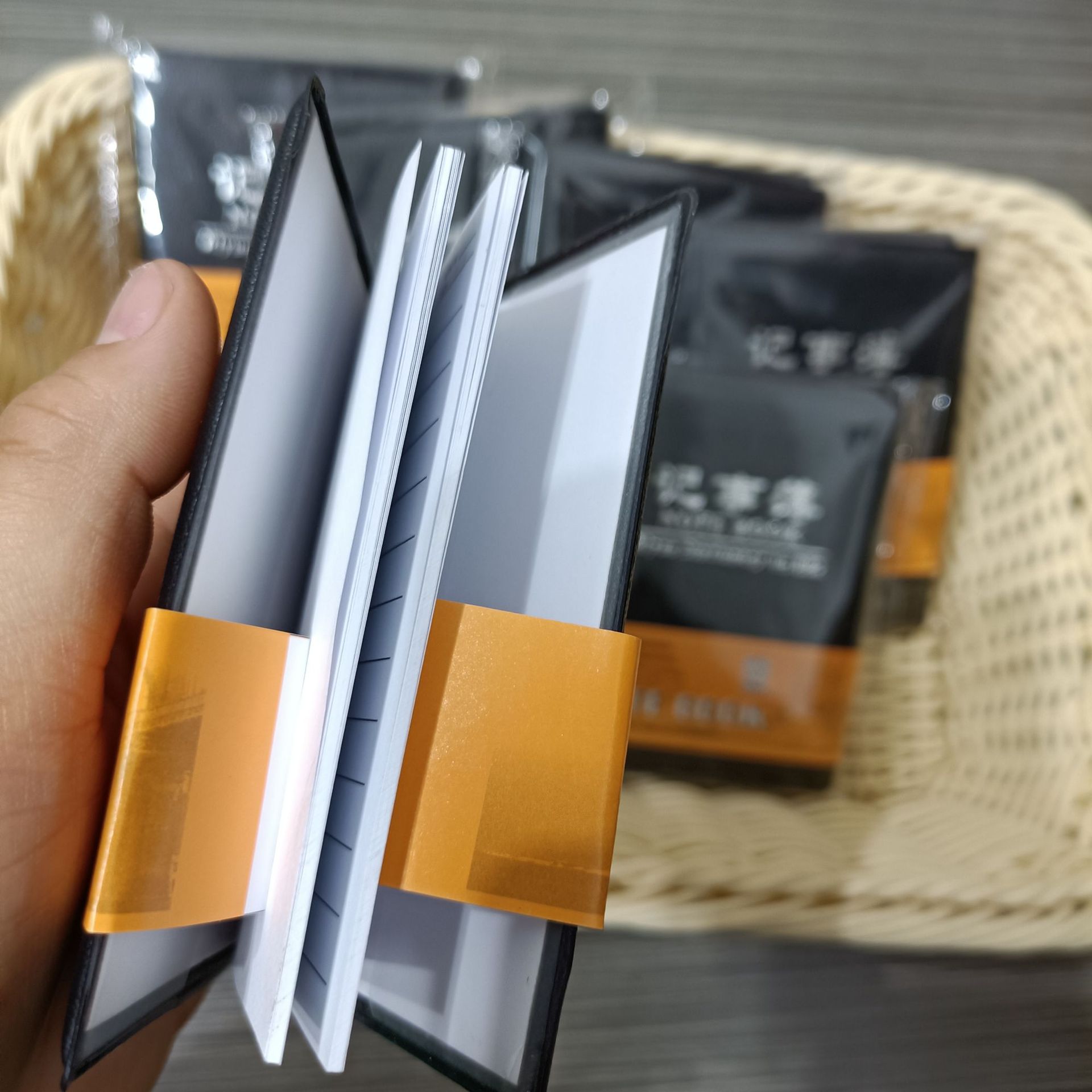 【 Zone 3-8 】 Small notebooks 500/ small boxes 1000/ pieces Black notebooks, portable faux leather notebooks, business notebooks, one-yuan store supply pic 2