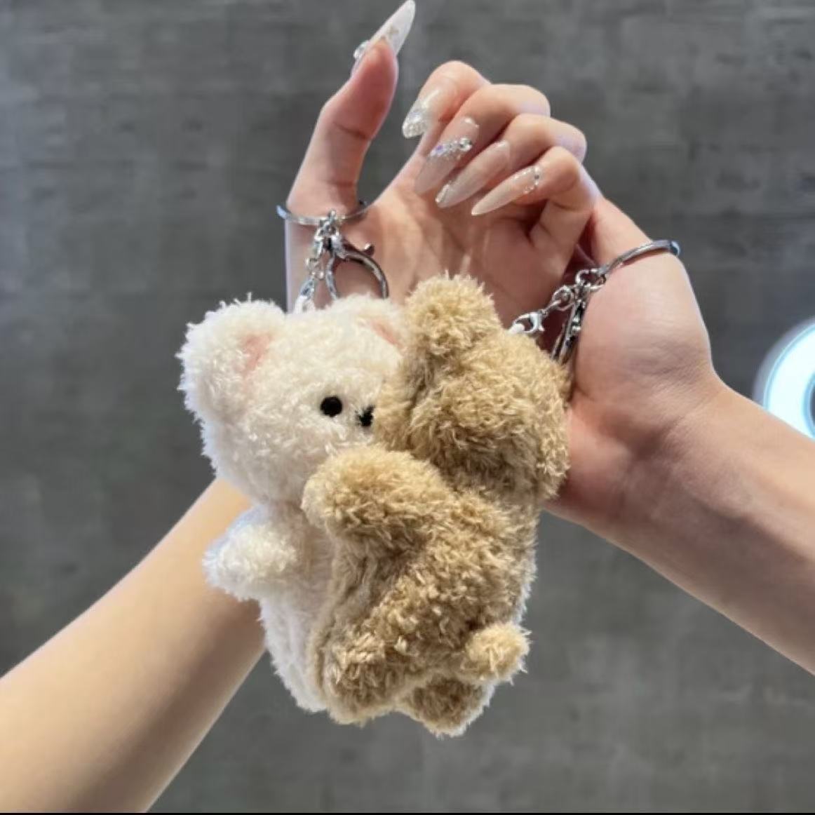 卡通磁吸抱抱熊钥匙扣送男友女友礼物吱吱叫包包挂件毛绒玩偶贴贴熊可爱娃娃详情1