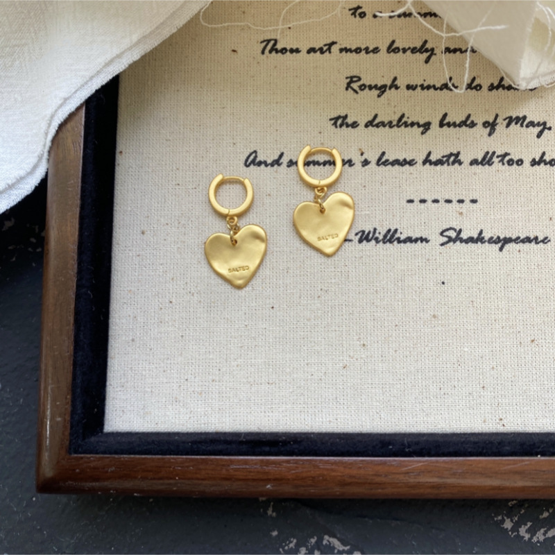 韩国fever博主同款爱心耳环女复古小众设计磨砂熔岩桃心吊坠耳钉详情9