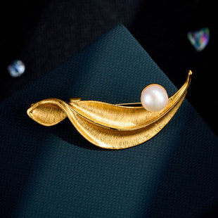 Original design, retro and high-end, gold brushed leaf brooch, copper alloy, real gold electroplated and zirconium-inlaid exquisite brooch pic 6