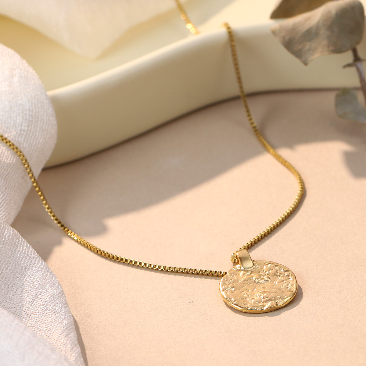 ins niche pleated heart-shaped necklace, simple and irregular pendant, fashionable sweater chain design with hands clasped together, wholesale pic 32