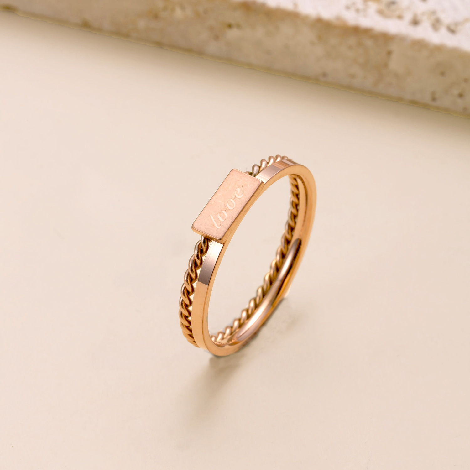 跨境热销不锈钢戒指麻花英文牌Love情侣对戒轻奢冷淡风钛钢饰品厂详情5