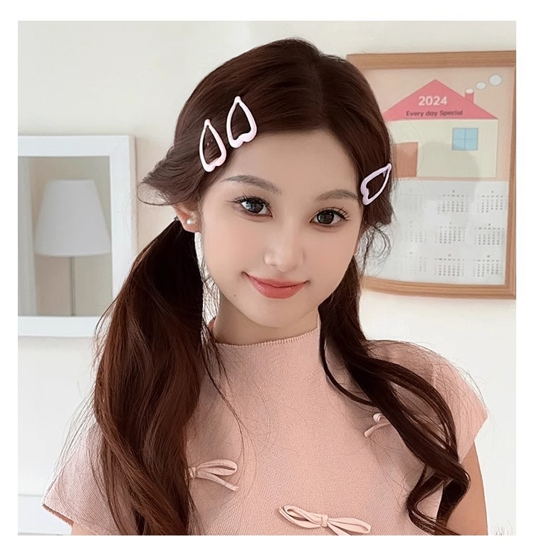 2024年新款儿童五角星星发夹 碎发BB夹子 前额侧边刘海夹 女头饰 发卡 温馨可爱设计
详情17