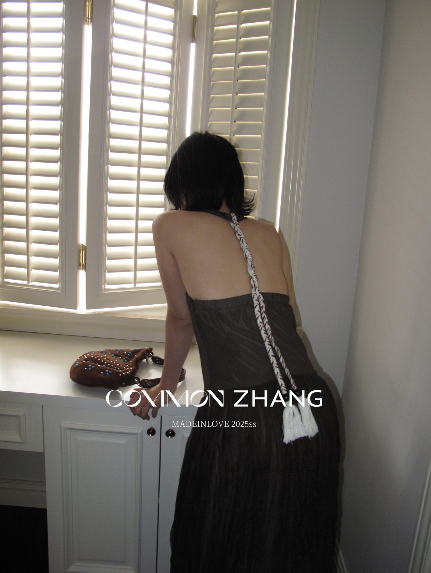 CZ ZHANG Mocha Mousse retro pleated V-neck dress Texture backless slightly transparent long dress B26987 pic 31