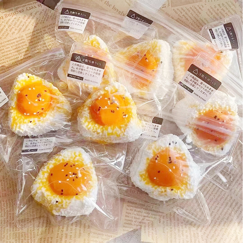 小红书爆款三角咸蛋黄饭团捏捏乐解压慢回弹硅胶玩具仿真食玩批发详情6