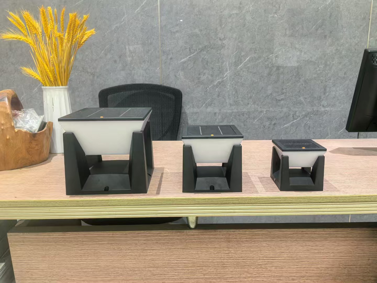 New cross-border solar column head lamp, outdoor fence and fence column lamp, garden simple waterproof outdoor courtyard lamp pic 2