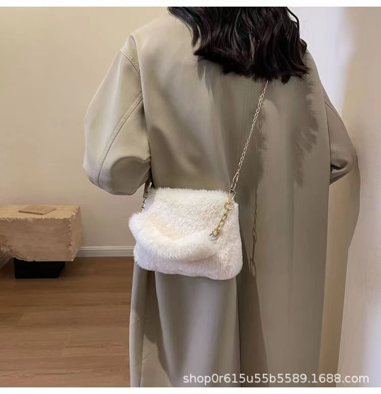 手提毛绒小方包女士单肩包包新款小众链条斜挎包时尚方包毛毛包详情17