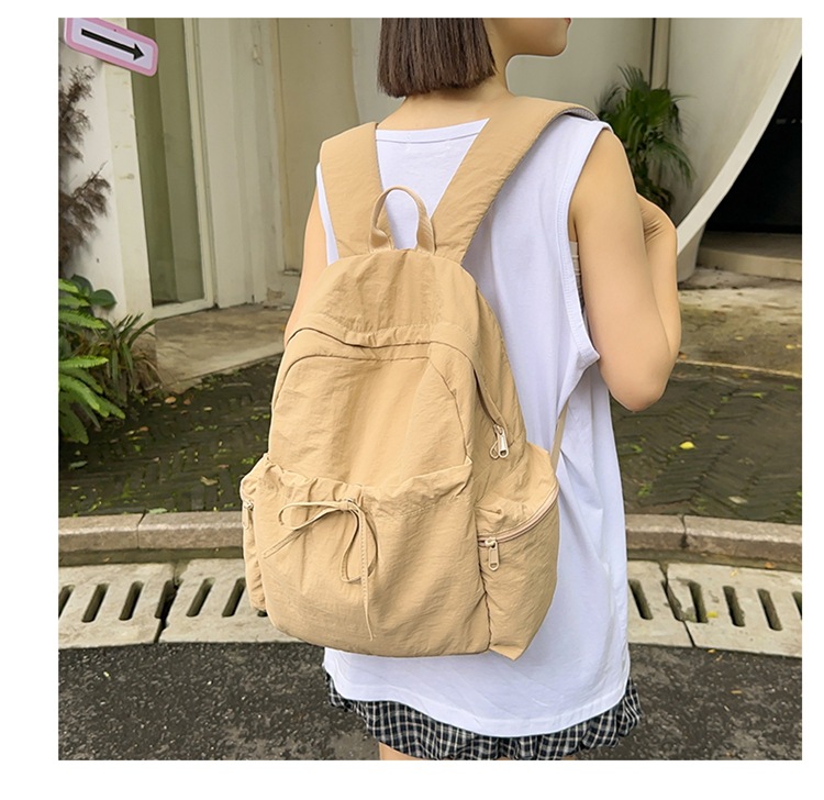 新款时尚轻便简约双肩包女日系文艺学生书包休闲运动旅行纯色背包详情8